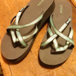 Teva high soled strappy flip flop sandals women's 8.5